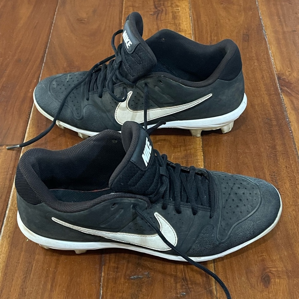Nike size 10 men’s cleats